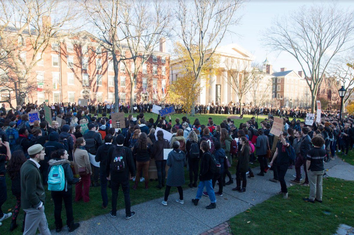 Protestan universitarios contra plan de deportación de Trump