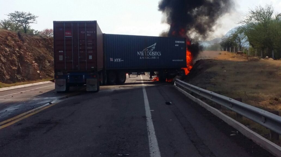 Accidente deja a un menor y a 2 adultos calcinados en Michoacán - Captura-de-pantalla-2016-11-02-a-las-18.14.25