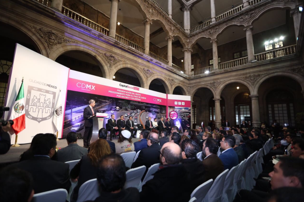 Ciudad de México pagará en 10 días daños por bache - Captura-de-pantalla-2016-11-10-a-las-17.23.59