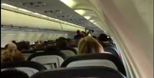 Video: piloto detiene discusión sobre las elecciones antes del vuelo