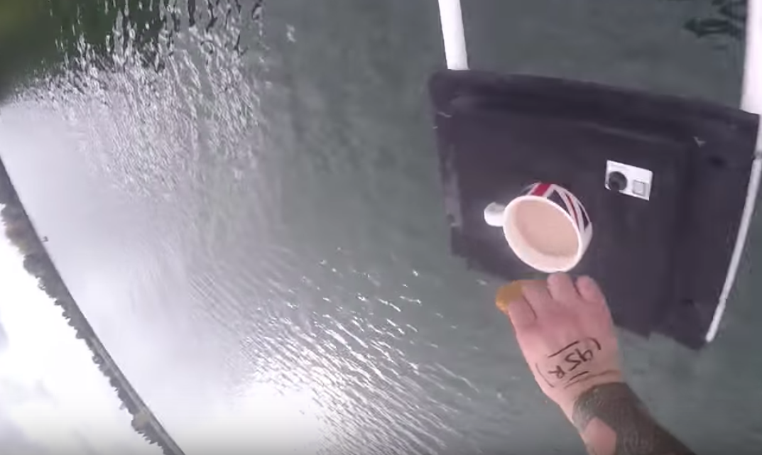 #Viral Salta 70 metros para sopear galleta y romper récord