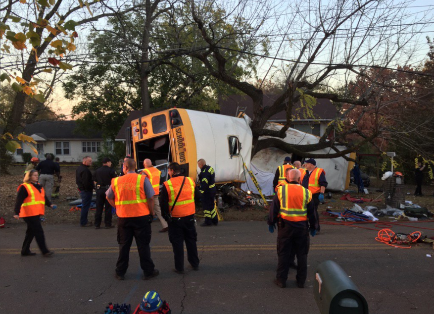 Accidente fatal de camión escolar en EE.UU. cobra 6 vidas