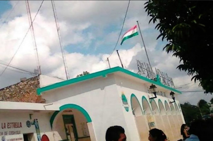 Municipio de Yucatán confunde bandera de México con la de Hungría - Captura-de-pantalla-2016-11-22-a-las-11.45.44