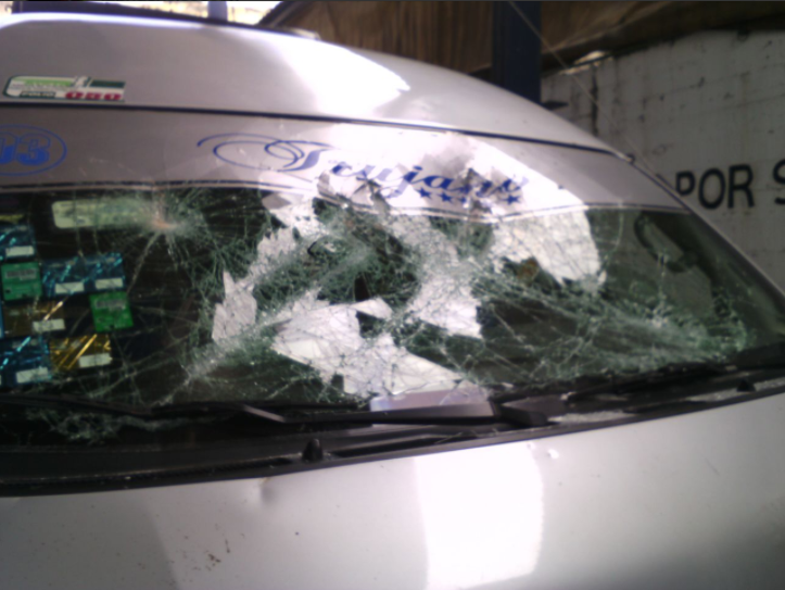 Personas armadas vandalizan terminal de transportistas en Oaxaca