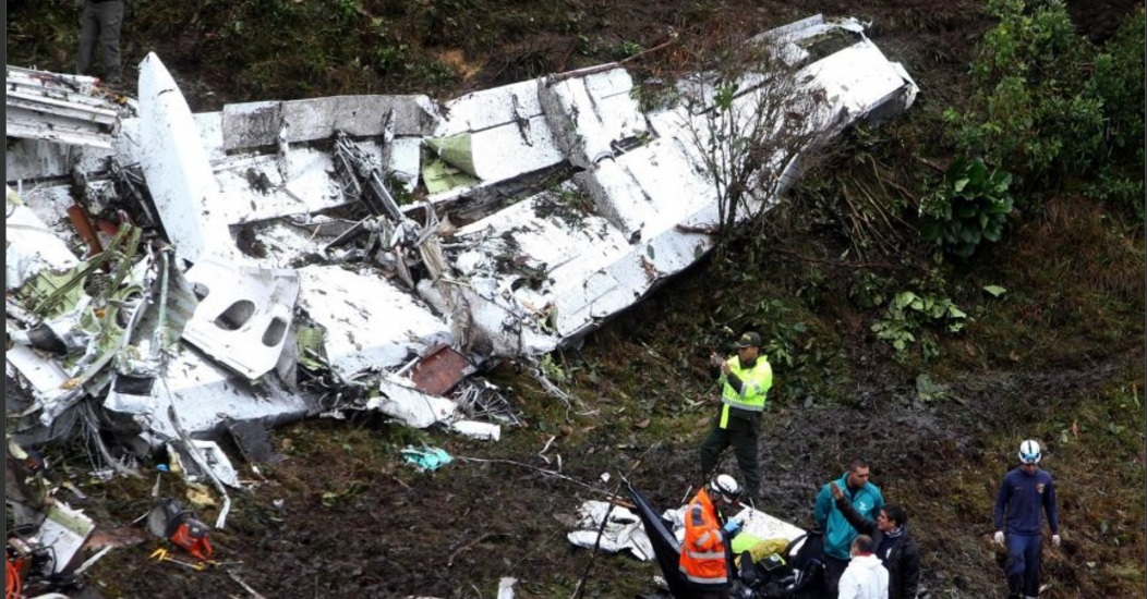 Encuentran cajas negras del avión que se estrelló en Colombia