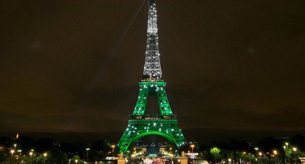 Aficionados rinden homenaje al Chapecoense en su estadio - Captura-de-pantalla-2016-11-29-a-las-19.46.15