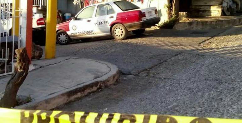 Encuentran dos muertos en un taxi de Chilpancingo