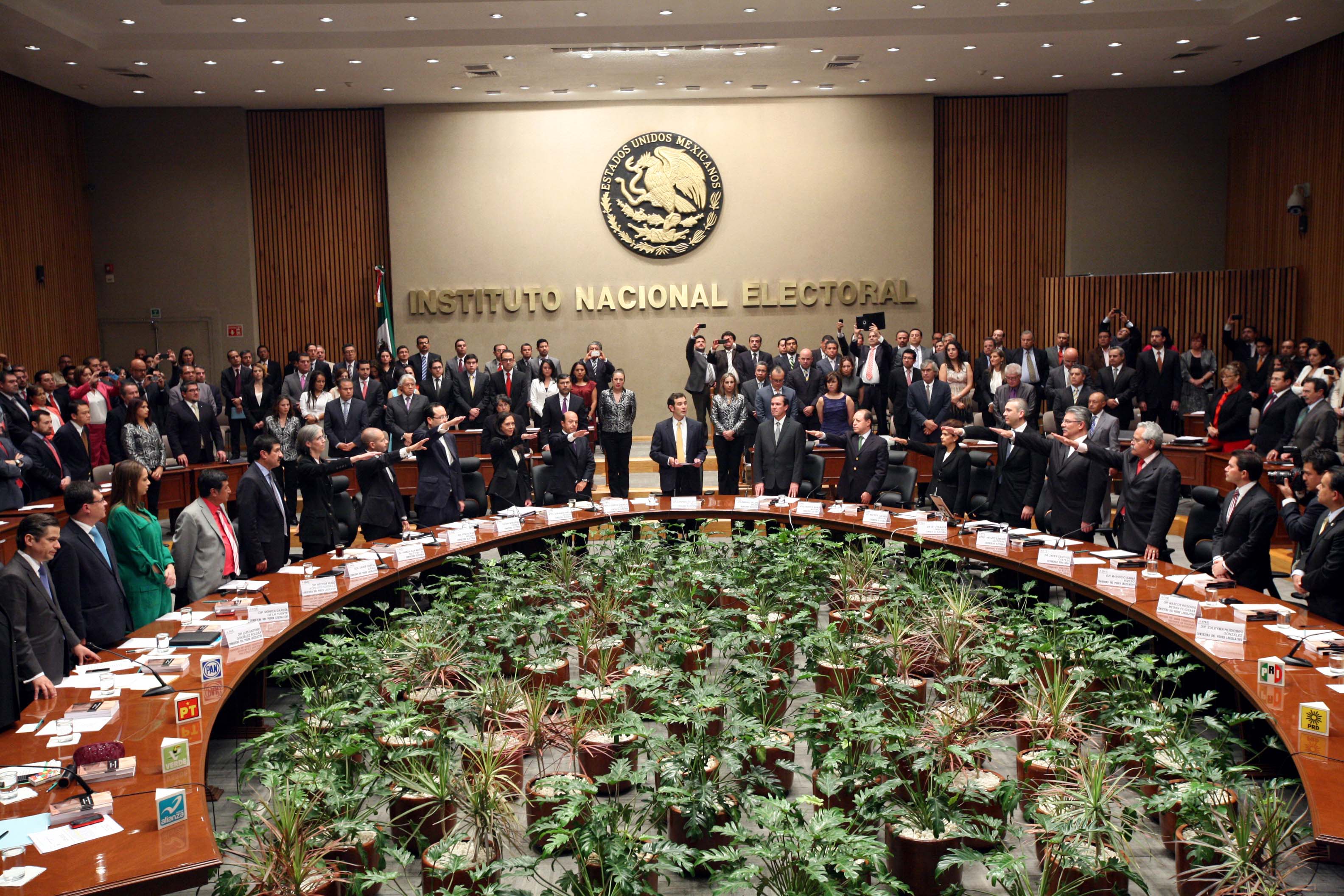 Investigan a 22 funcionarios del INE por alterar padrón electoral