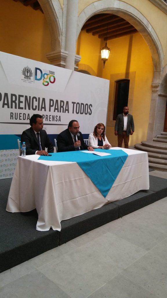 Aprehenden a ex subsecretaria de Finanzas de Durango - CwMdWw-VMAAxASi-576x1024