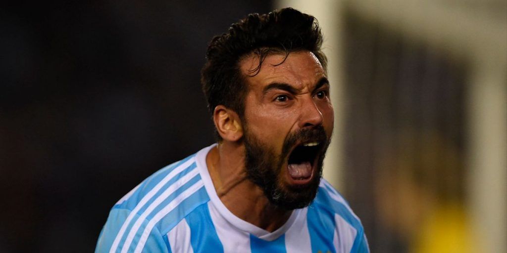 Acusan a Ezequiel Lavezzi de fumar mariguana en concentración - Ezequiel-Lavezzi-marihuana-1024x512