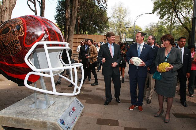 Inauguran Ball Parade NFL 2016 en Paseo de la Reforma - FEM_9416_5d144