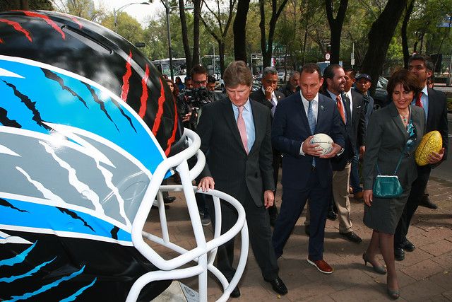 Inauguran Ball Parade NFL 2016 en Paseo de la Reforma - FEM_9422_77240