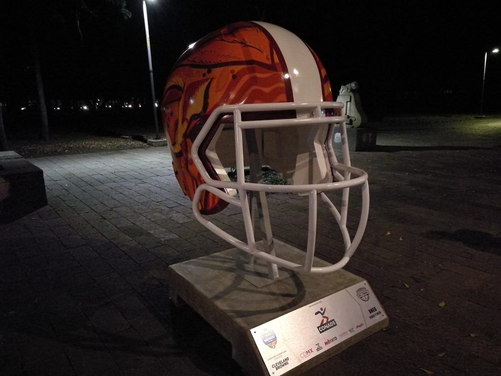 Galería: cascos de la NFL diseñados por artistas mexicanos decoran Reforma - IMG_20161118_184040-1024x768