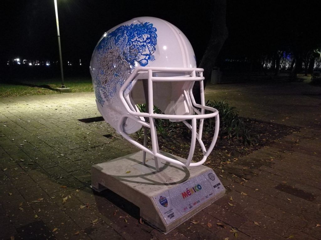 Galería: cascos de la NFL diseñados por artistas mexicanos decoran Reforma - IMG_20161118_184115-1024x768