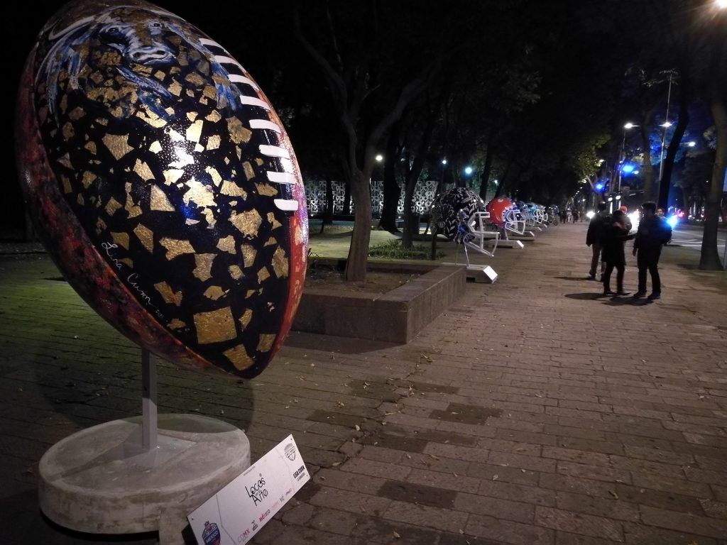 Galería: cascos de la NFL diseñados por artistas mexicanos decoran Reforma - IMG_20161118_184352-1024x768