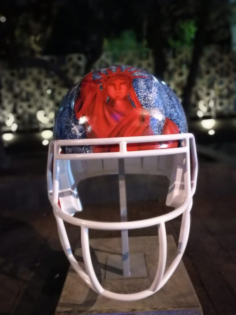 Galería: cascos de la NFL diseñados por artistas mexicanos decoran Reforma - IMG_20161118_184755-768x1024