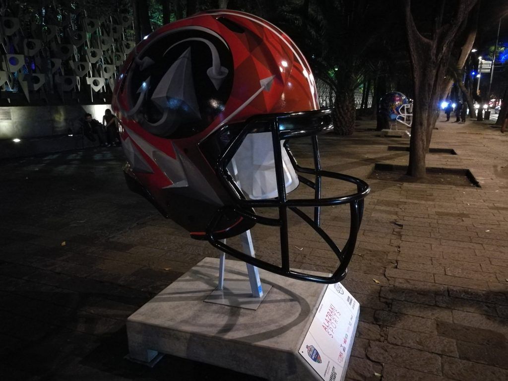 Galería: cascos de la NFL diseñados por artistas mexicanos decoran Reforma - IMG_20161118_185159-1024x768