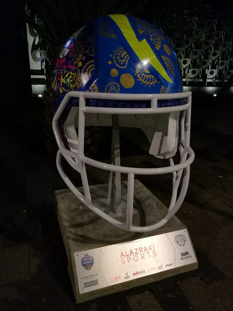 Galería: cascos de la NFL diseñados por artistas mexicanos decoran Reforma - IMG_20161118_185323-768x1024
