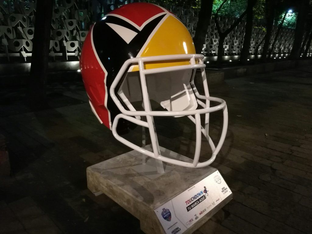Galería: cascos de la NFL diseñados por artistas mexicanos decoran Reforma - IMG_20161118_185445-1024x768