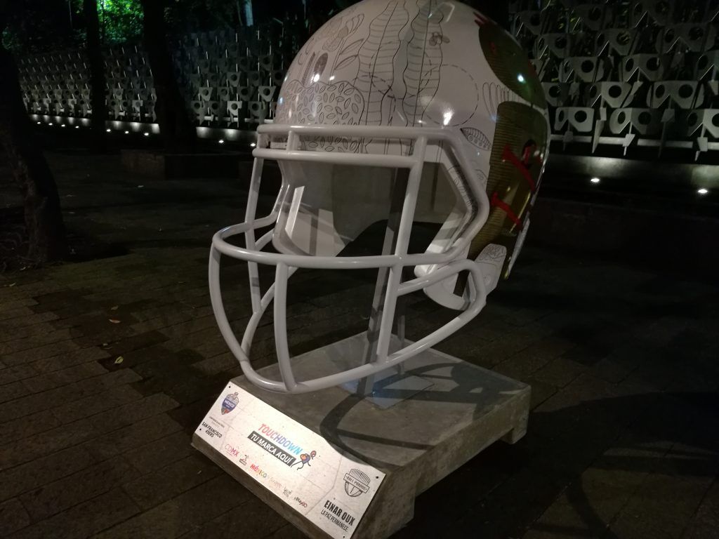 Galería: cascos de la NFL diseñados por artistas mexicanos decoran Reforma - IMG_20161118_185618-1024x768