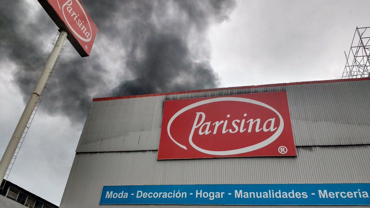 Incendio en telas Parisina de Insurgentes Norte