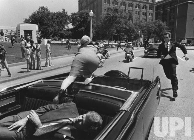 Una carta advirtió a Kennedy del peligro de viajar a Dallas - John-F-Kennedy-Assassination-Reenactment