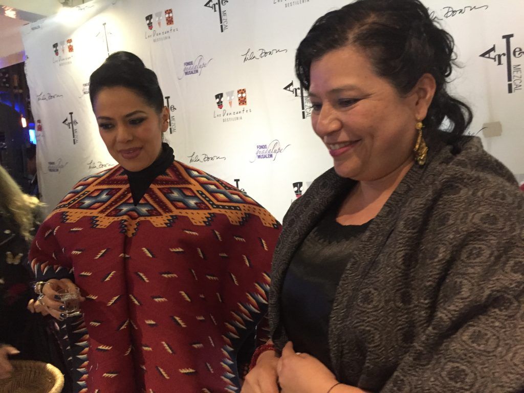 Lila Downs habla acerca de la llegada de Trump a la presidencia - Lila-Downa-con-Karina-Abad-la-creadora-del-mezcal-1024x768