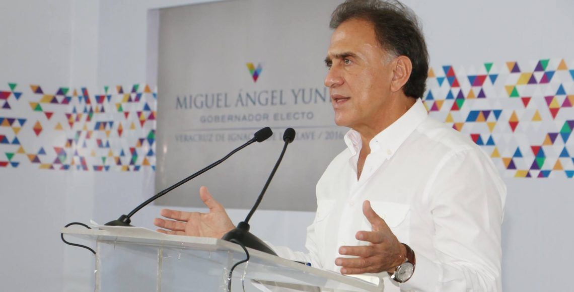 Yunes presenta a los integrantes de su Gabinete