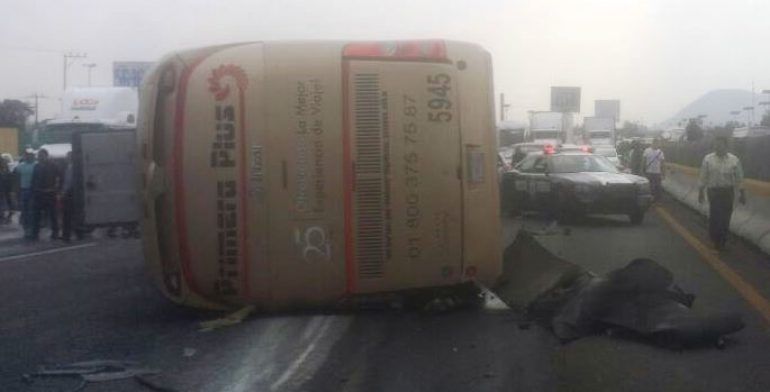 Volcadura de autobús en la México-Pachuca deja al menos 13 lesionados