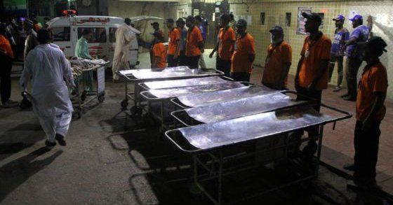 Explosión en templo de Pakistán deja al menos 43 muertos