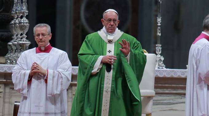 Papa Francisco oficia misa para mil presos