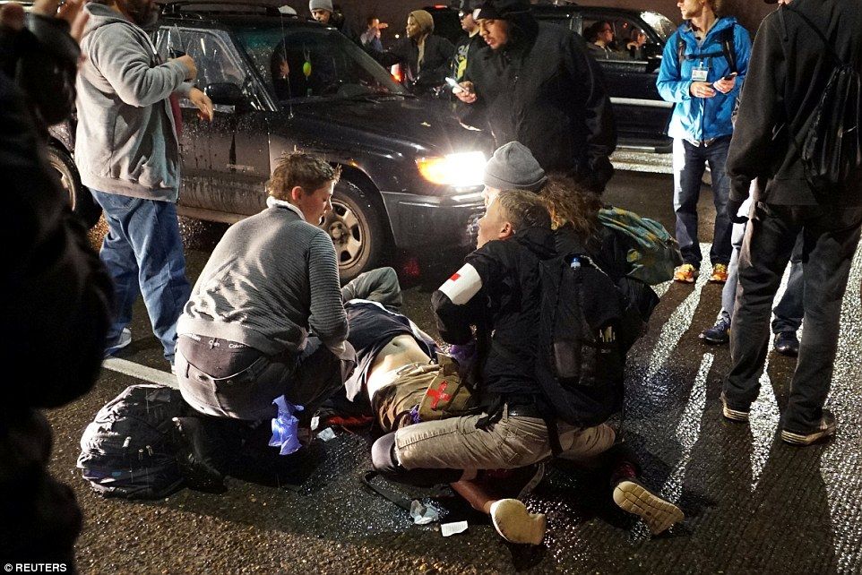 Un herido de bala durante protestas contra Trump en Oregón