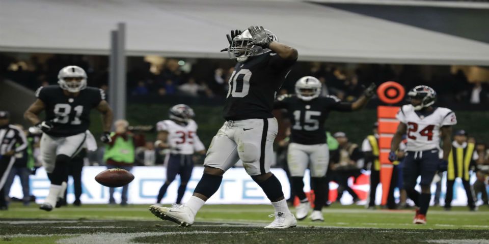 Raiders ganan en el Monday Night en el Azteca