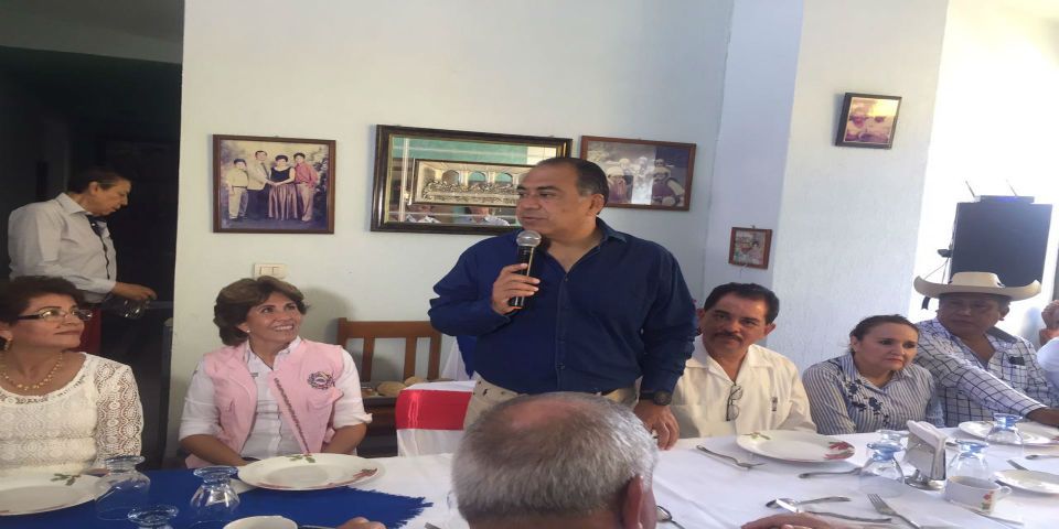 Héctor Astudillo realiza gira de trabajo en Tierra Caliente