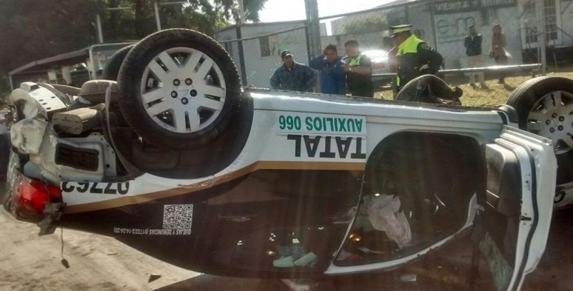 Tres policías lesionados en volcadura de patrulla en Edomex - Volcadura-1140x580