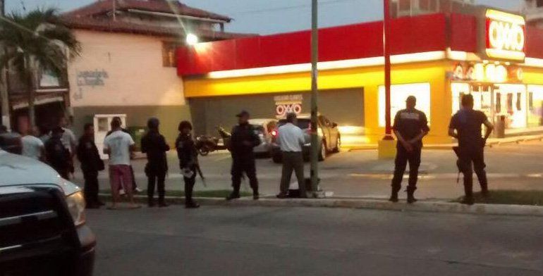 Asesinan a dos y secuestran a funcionario de Zihuatanejo