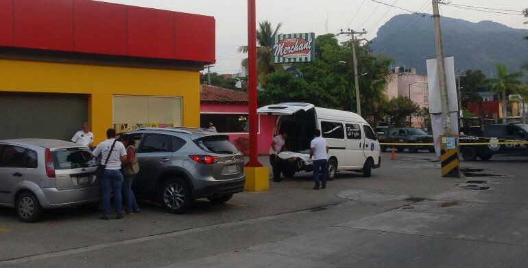 Asesinan a dos y secuestran a funcionario de Zihuatanejo - Zihuatanejo