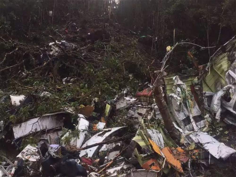 Rescatan 50 cadáveres del accidente de avión en Colombia - accidente-colombia-4