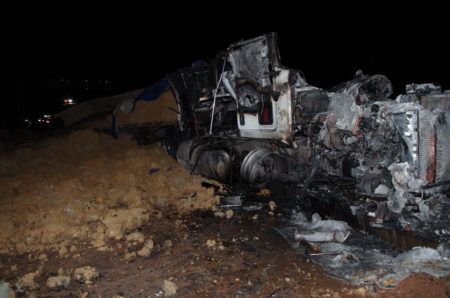 Tráiler choca e incendia patrulla en la México-Querétaro - accidente-mexico-queretaro-02-450x298