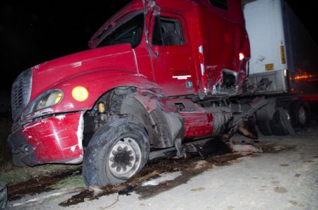 Tráiler choca e incendia patrulla en la México-Querétaro - accidente-mexico-queretaro-10-450x298