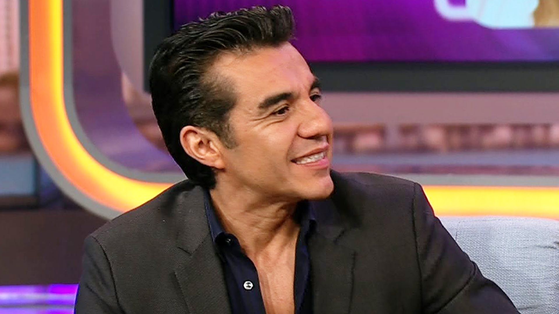 Hospitalizan de urgencia a Adrián Uribe