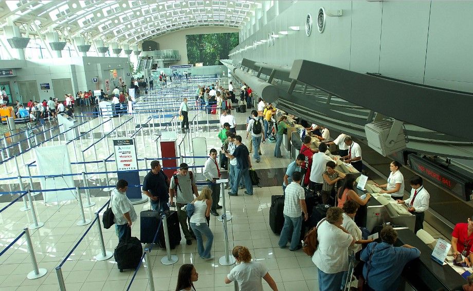 Evacuan avión de Air Panamá por falsa amenaza de bomba