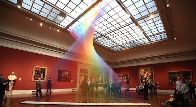 Artista mexicano crea arcoíris artificial