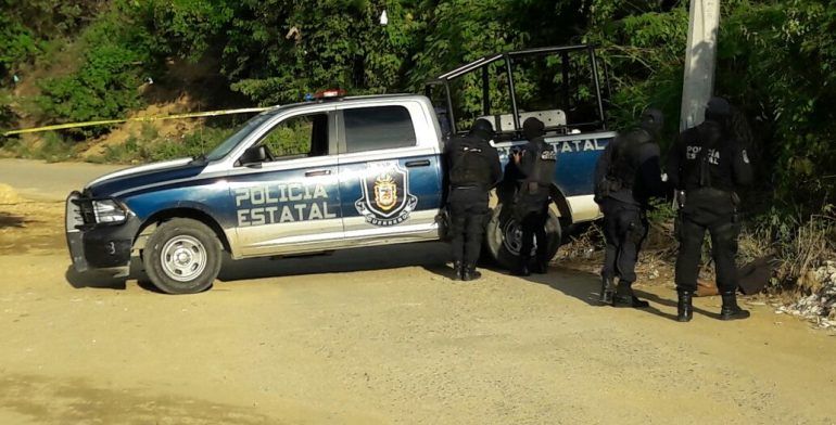 Asesinan a hombre en la carretera Acapulco-Zihuatanejo