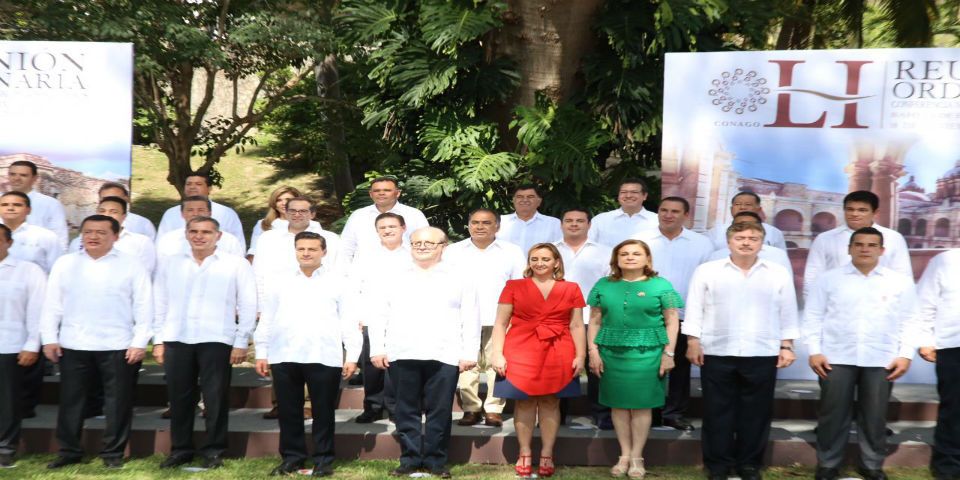 Héctor Astudillo asiste a la reunión ordinaria de la Conago