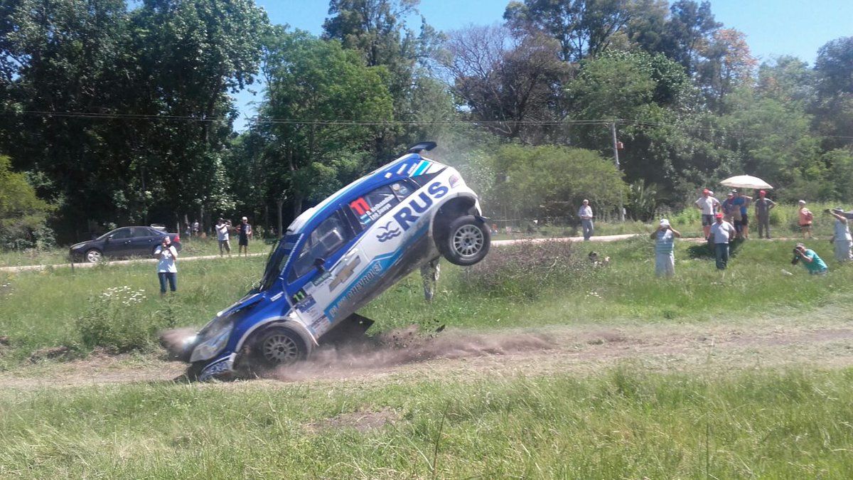 Video: David Nalbandian sobrevive a volcadura durante rally Video: David Nalbandian sobrevive a volcadura durante rally