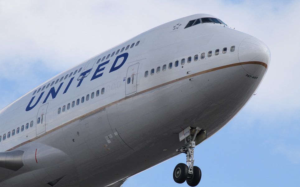 Suspenden vuelos de United por error en sistema