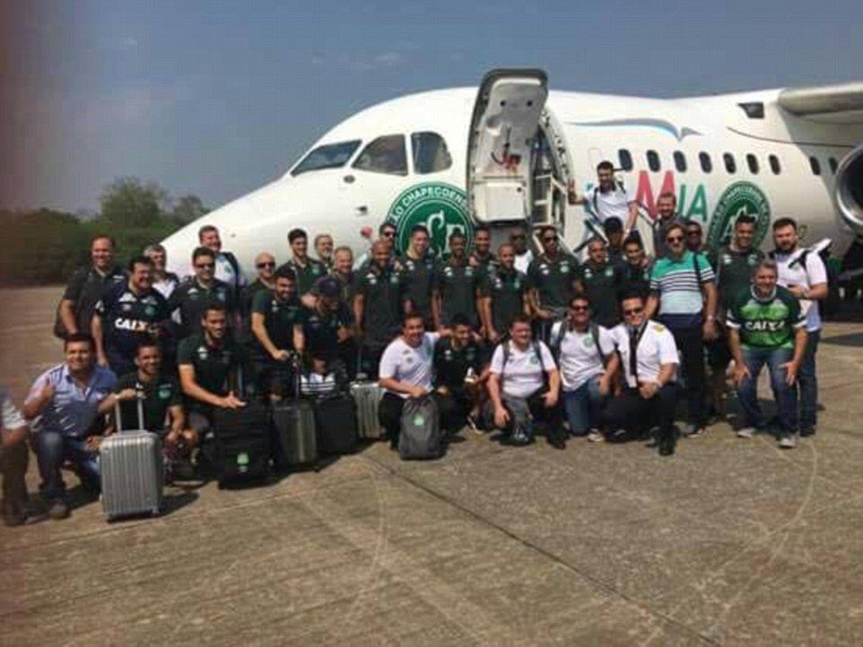 Mueren jugadores del Chapecoense al estrellarse su avión - avion-colombia-2