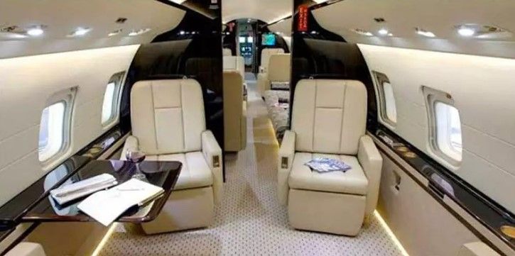 Los 5 aviones de las estrellas de Hollywood - avión-steven-spelbergo-2