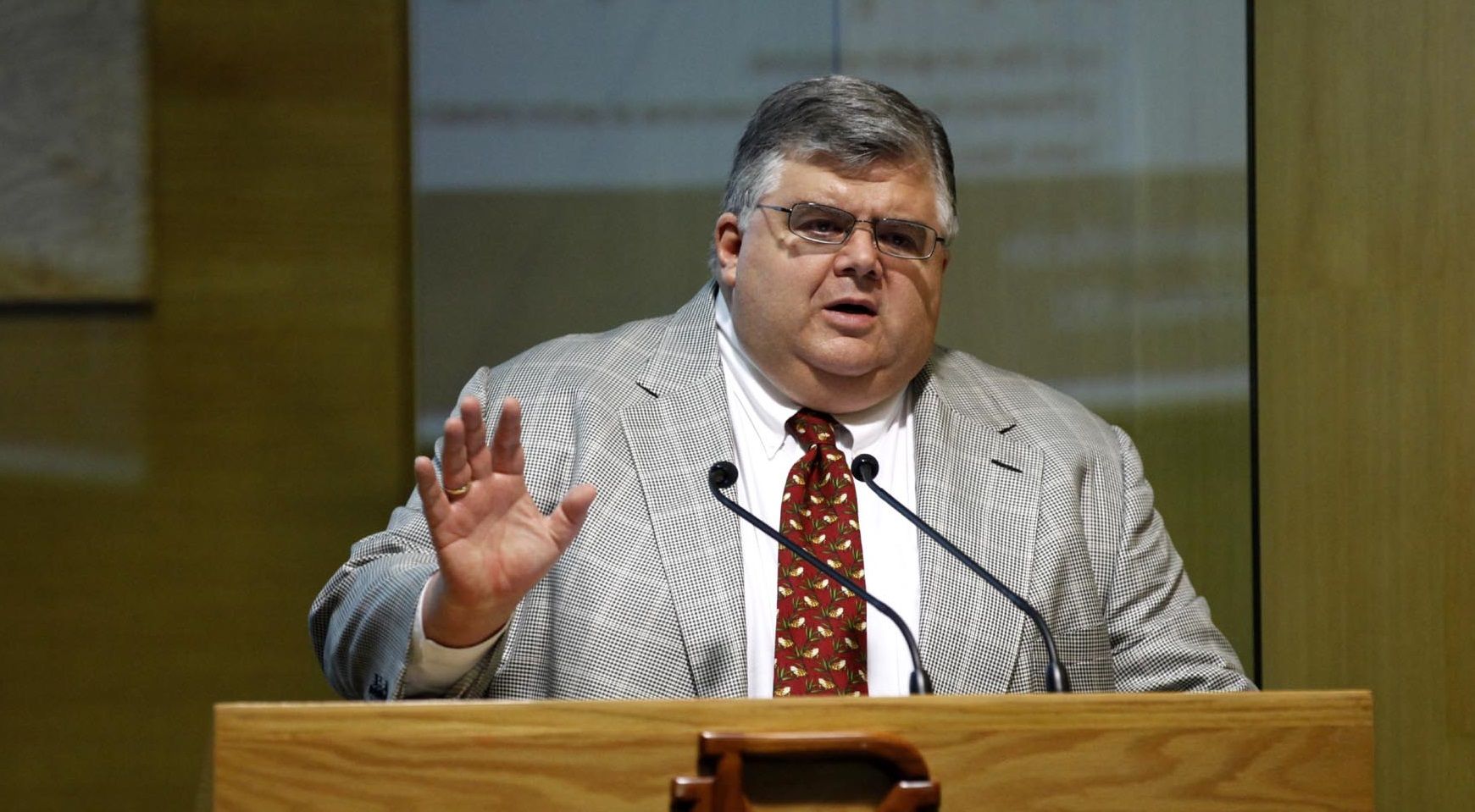 Economía mexicana crecerá menos en 2016 y 2017: Banxico